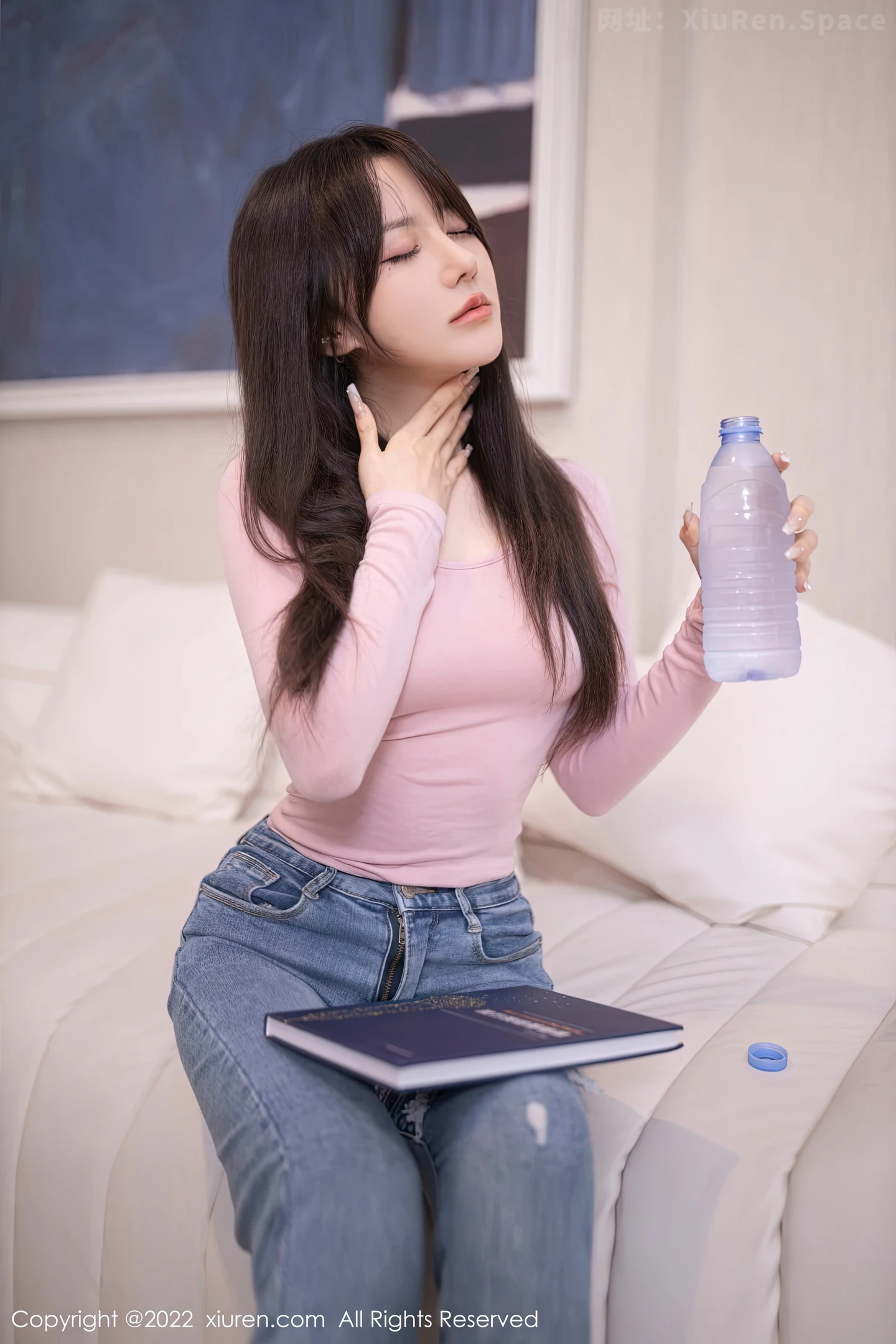 图片[5]-[XiuRen秀人网]2022.12.15 VOL.6001 温心怡 白色透视礼服与情趣短裙加黑丝美腿性感私房写真集-秀人网官方网站